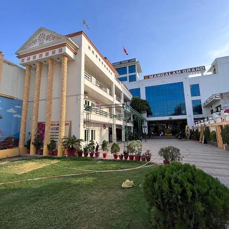 Hotel Mangalam Grand Lucknow Zewnętrze zdjęcie