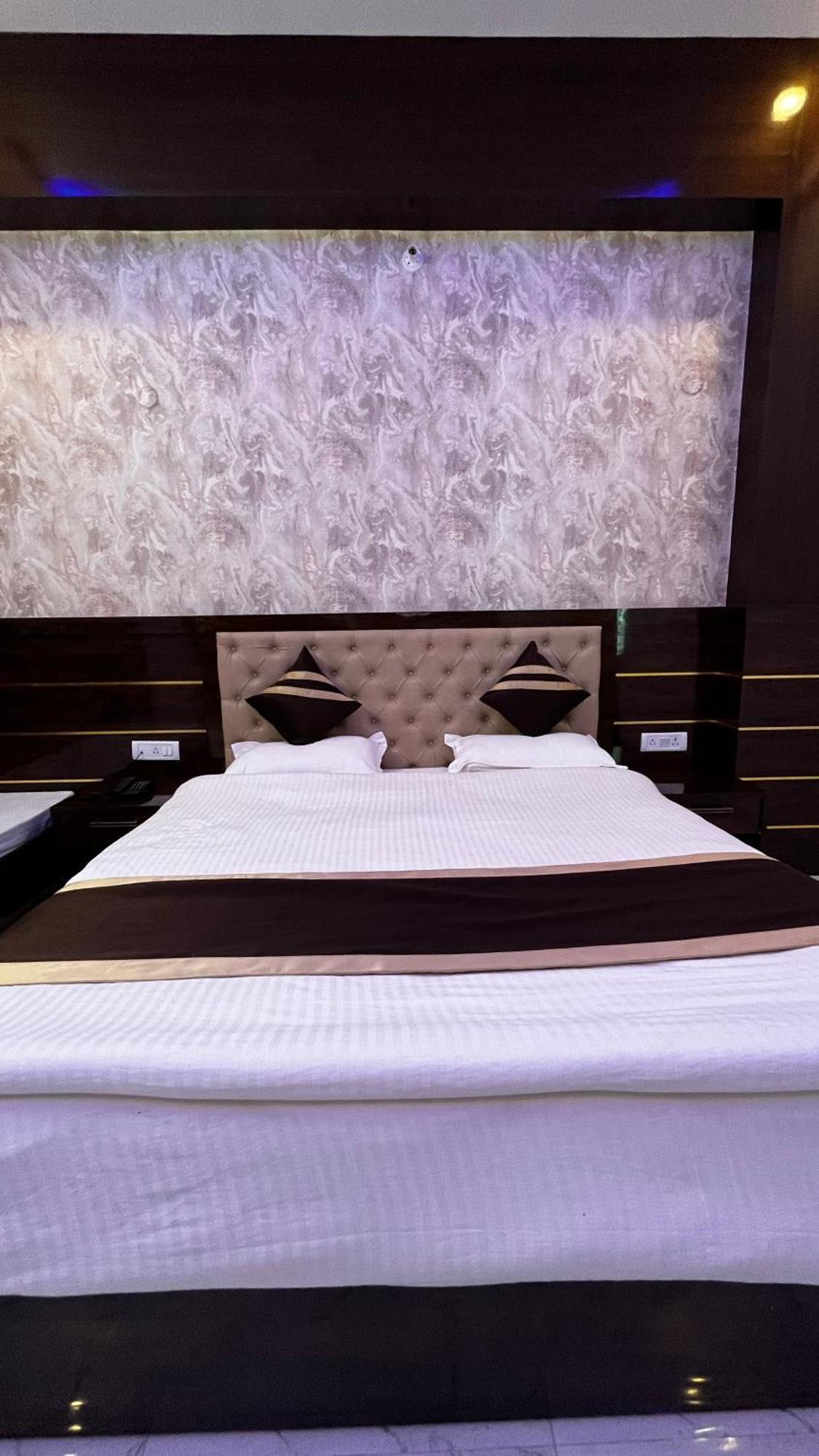 Hotel Mangalam Grand Lucknow Zewnętrze zdjęcie