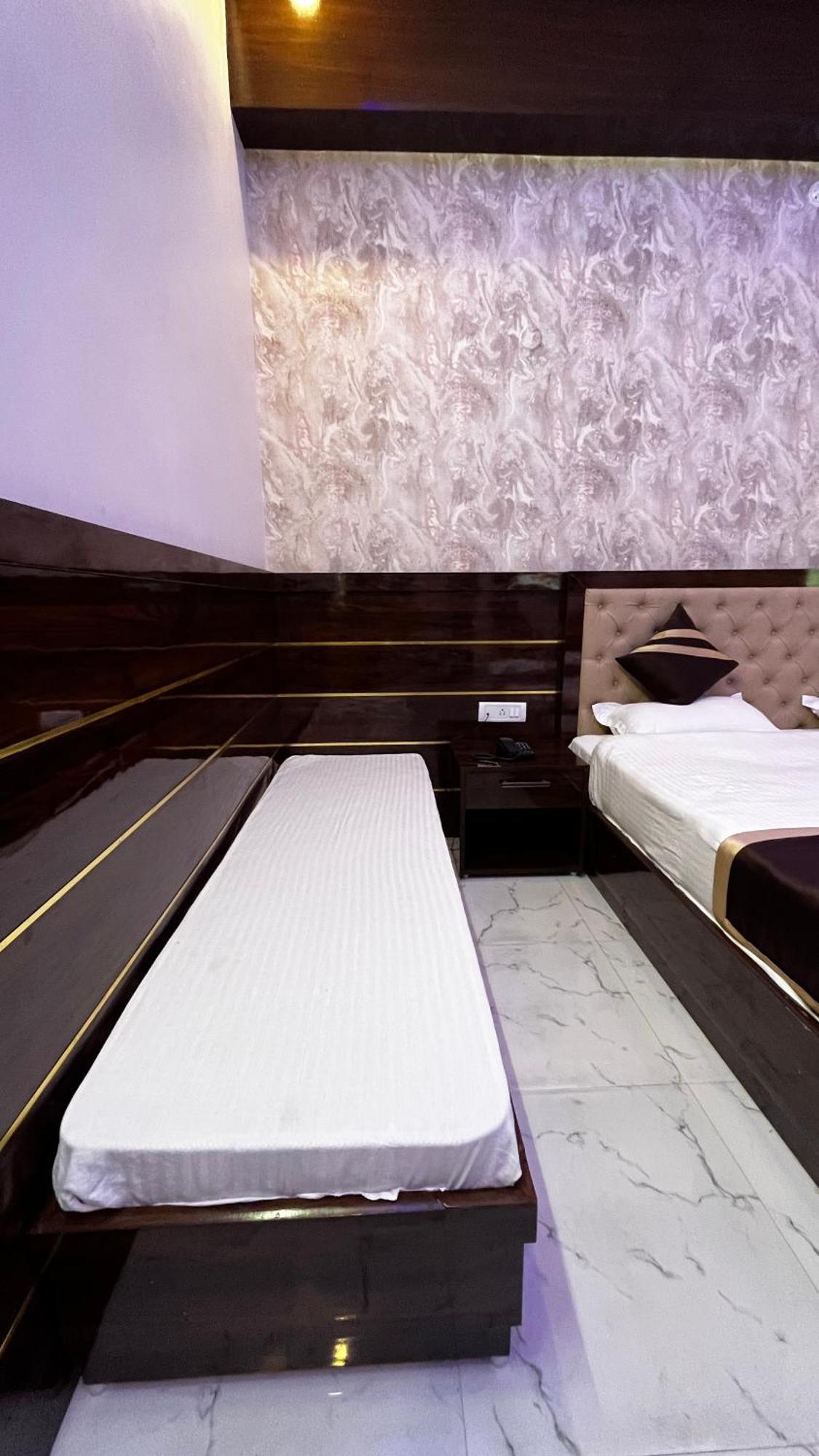 Hotel Mangalam Grand Lucknow Zewnętrze zdjęcie