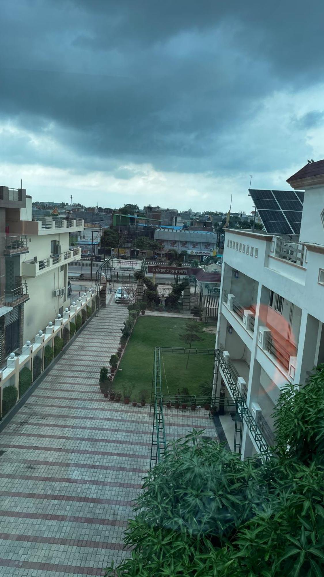Hotel Mangalam Grand Lucknow Zewnętrze zdjęcie