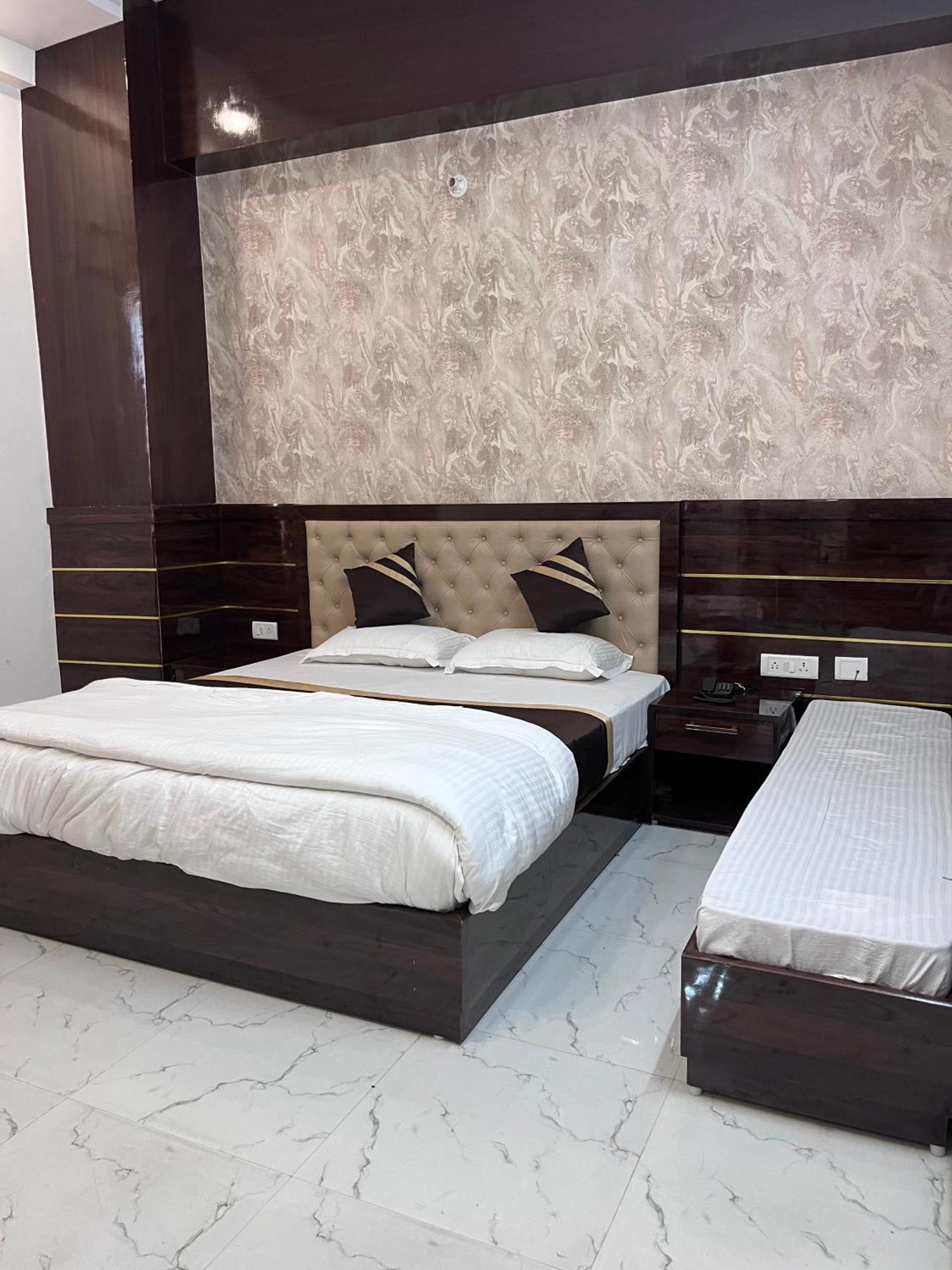 Hotel Mangalam Grand Lucknow Zewnętrze zdjęcie