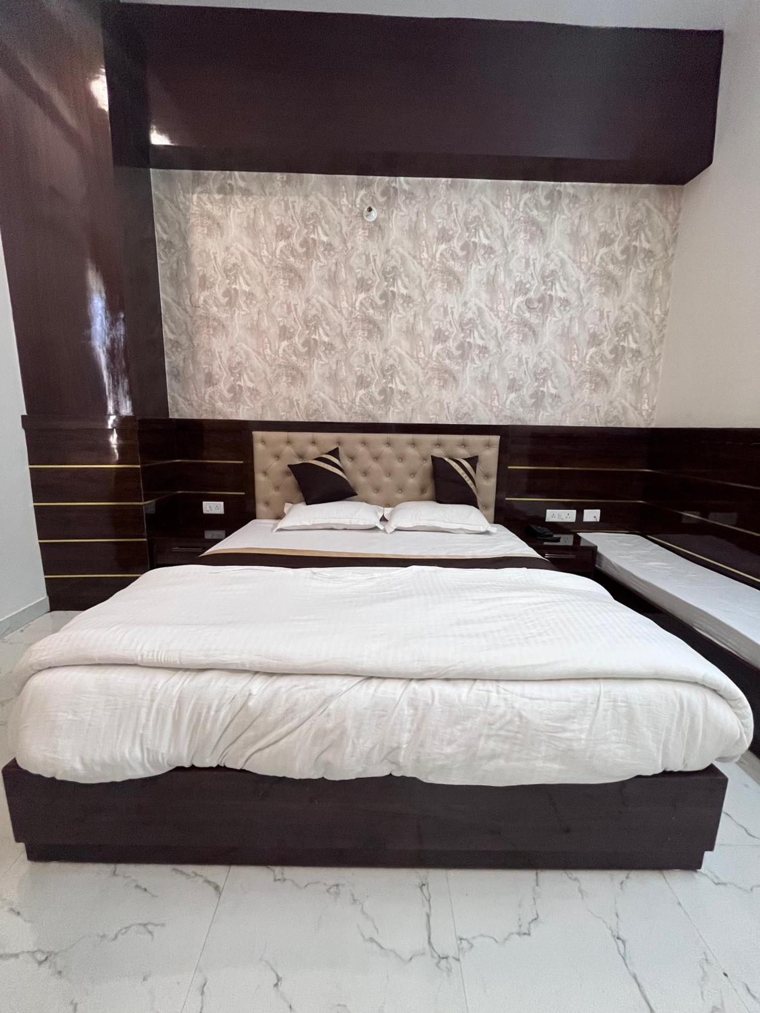 Hotel Mangalam Grand Lucknow Zewnętrze zdjęcie