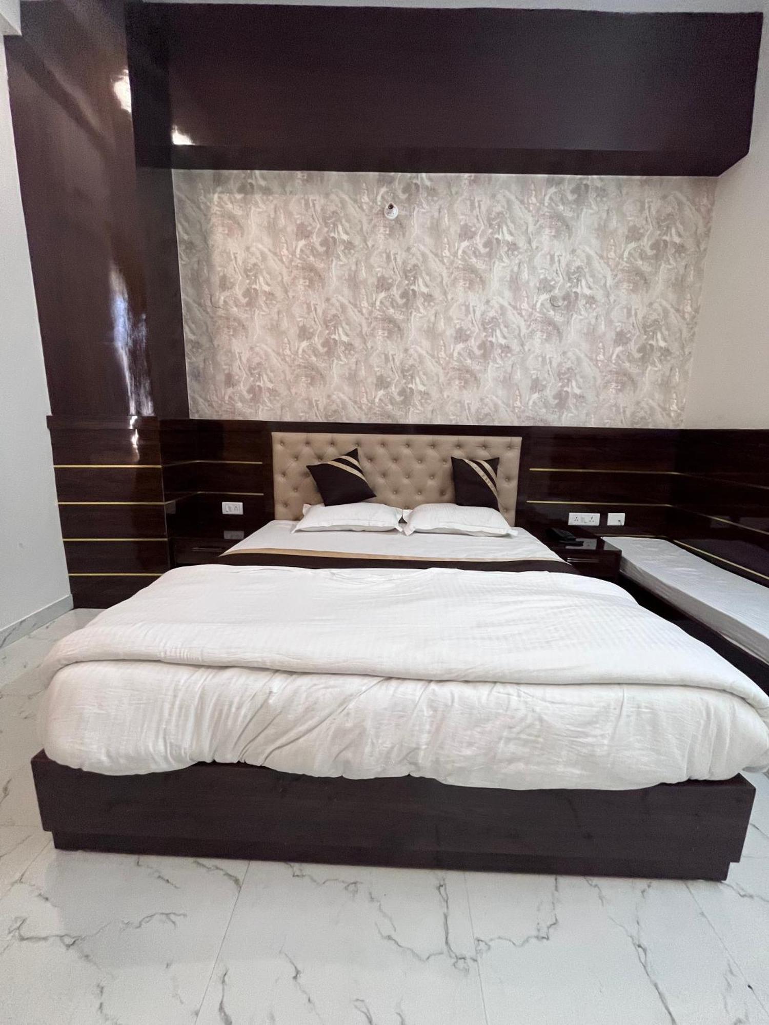 Hotel Mangalam Grand Lucknow Zewnętrze zdjęcie