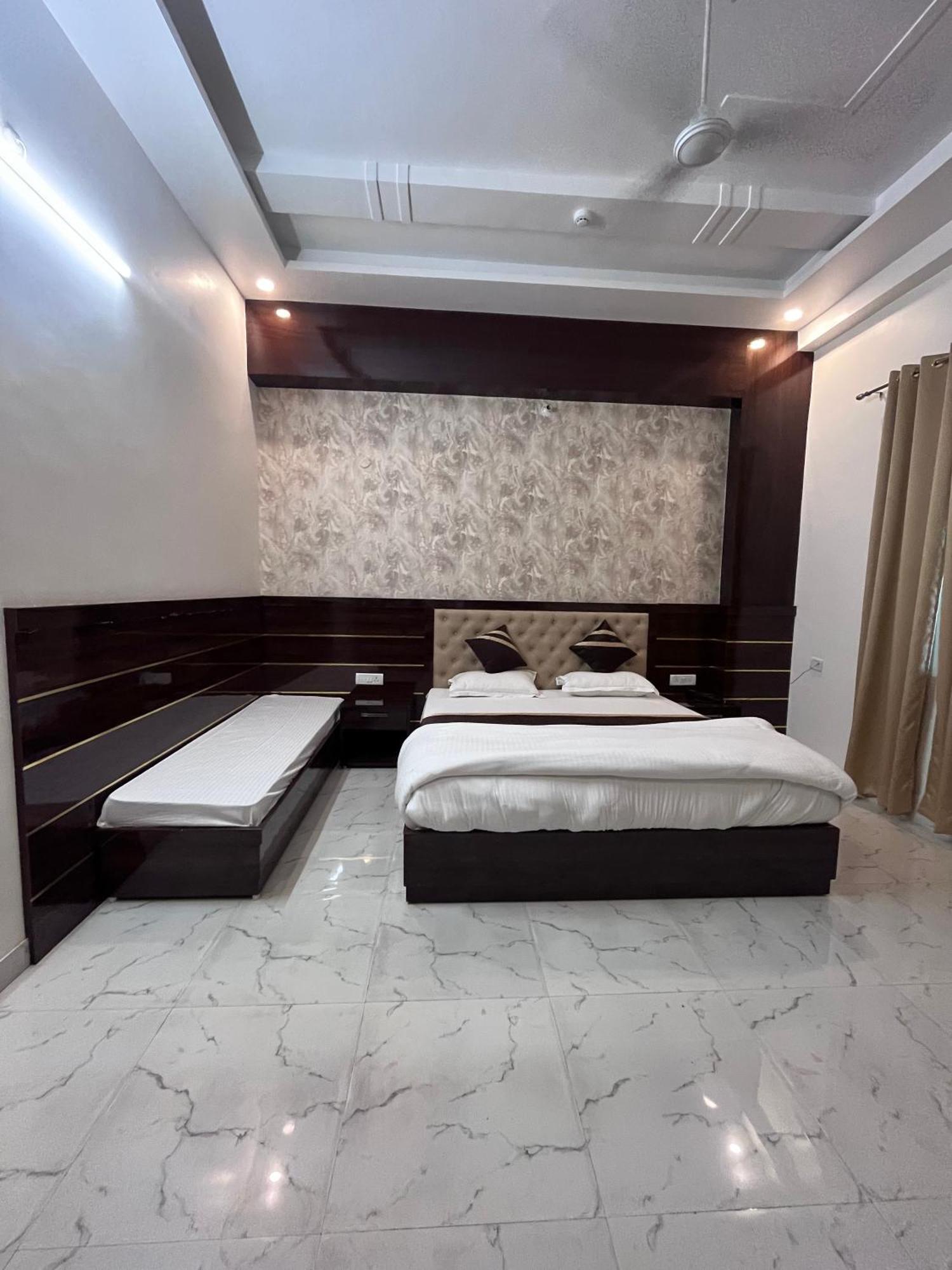 Hotel Mangalam Grand Lucknow Zewnętrze zdjęcie