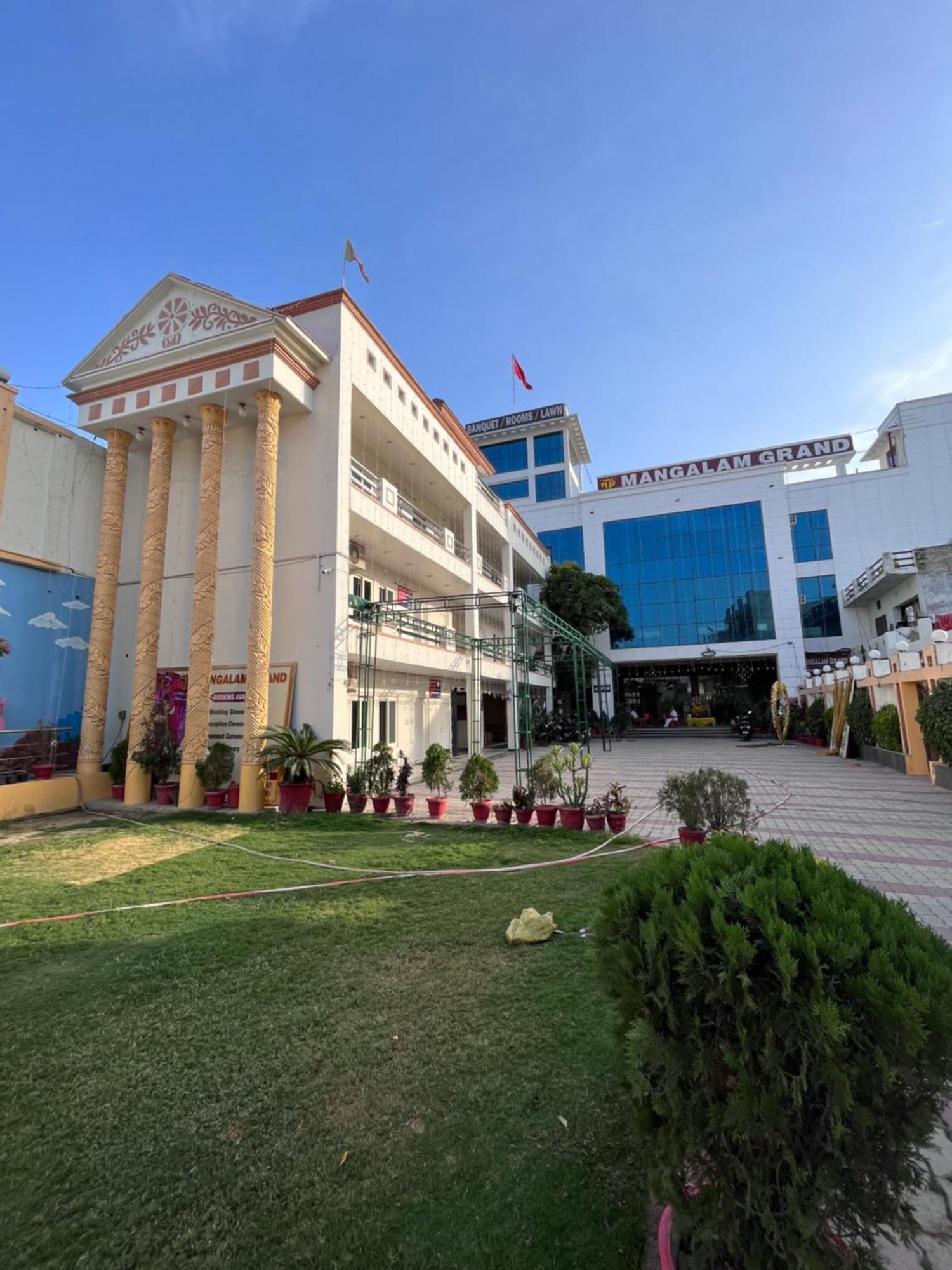 Hotel Mangalam Grand Lucknow Zewnętrze zdjęcie